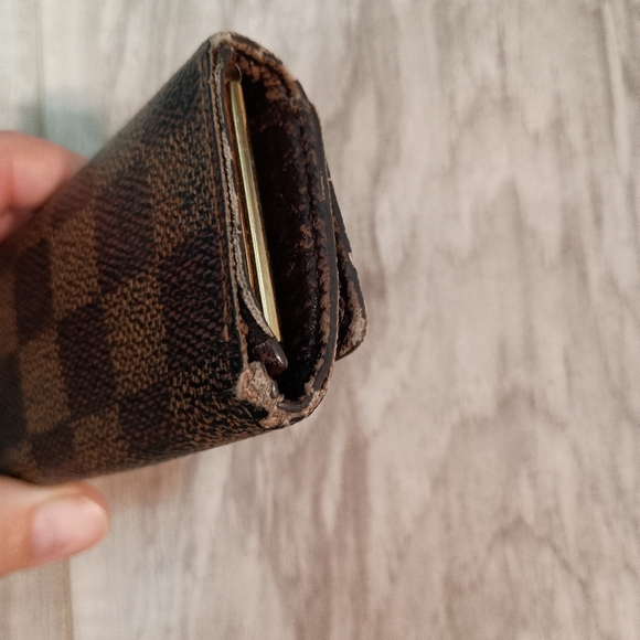 Louis Vuitton Brown 4 Key Holder - Damier Ebene - Picture 4 of 9